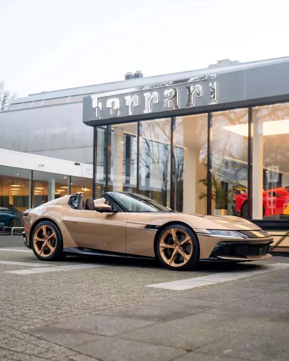 Ferrari in Oro Baviera — 12Cilindri Spider (carpaints.co)
