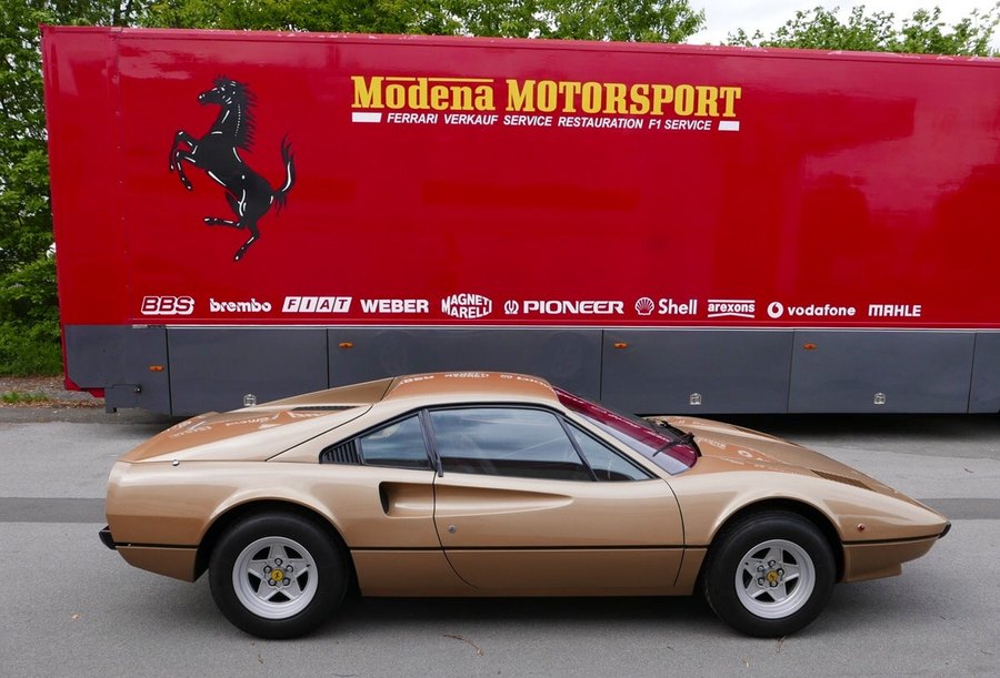 Ferrari in Oro Chiaro Metallizzato — 308 GTB (ROSSOautomobili)