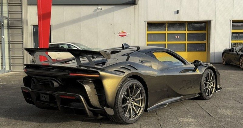 Ferrari in Oro Continuo (Ferrari Colors blog)
