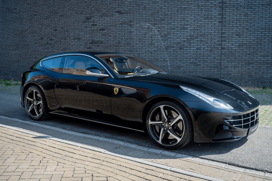 Ferrari in Piano Black 4 Strati — FF (ROSSOautomobili)