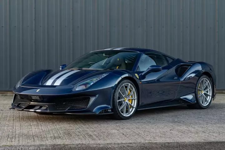 Ferrari in Blu Swaters — 488 Pista (carpaints.co)