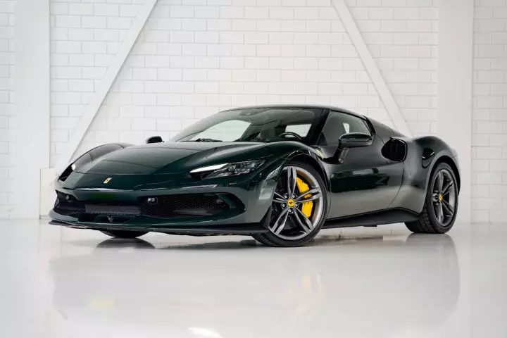 Ferrari in Verde British Racing — 296 GTB (carpaints.co)