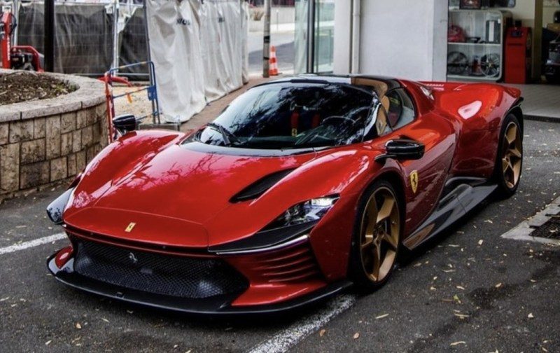 Ferrari in Rosso Magma (Ferrari Colors blog)