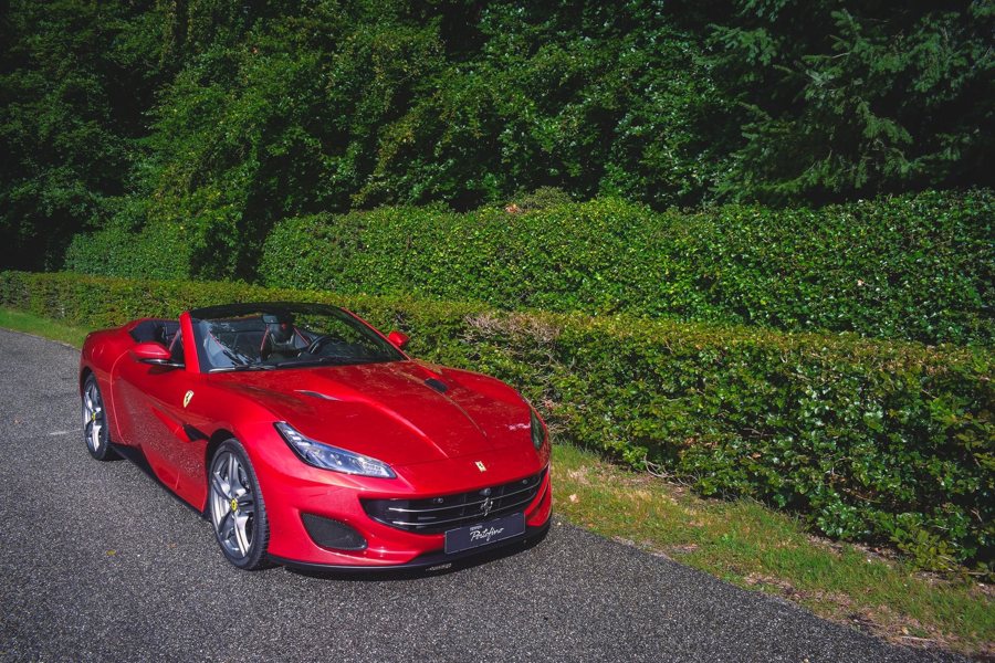 Ferrari in Rosso Portofino — Portofino (ROSSOautomobili)