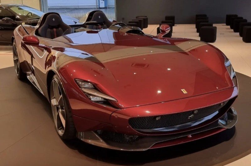 Ferrari in Rubino Micalizzato (Ferrari Colors blog)