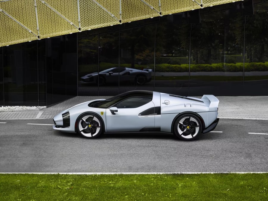 Ferrari in SC40 White — SC40 (ferrari.com)