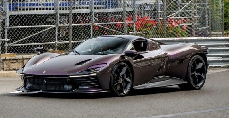 Ferrari in Trans Amestista (Ferrari Colors blog)