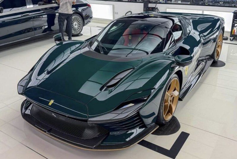 Ferrari in Trans Bottiglia (Ferrari Colors blog)