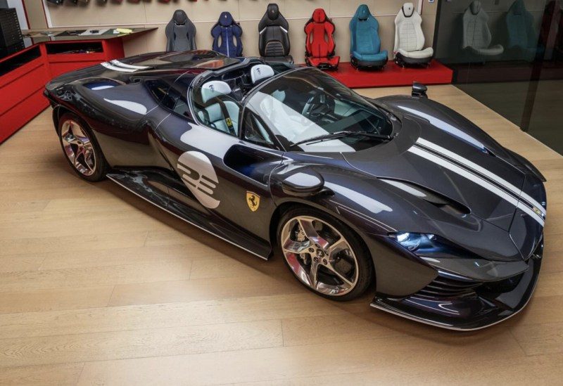 Ferrari in Trans Zaffiro (Ferrari Colors blog)