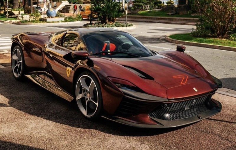 Ferrari in Transitional Rubino (Ferrari Colors blog)