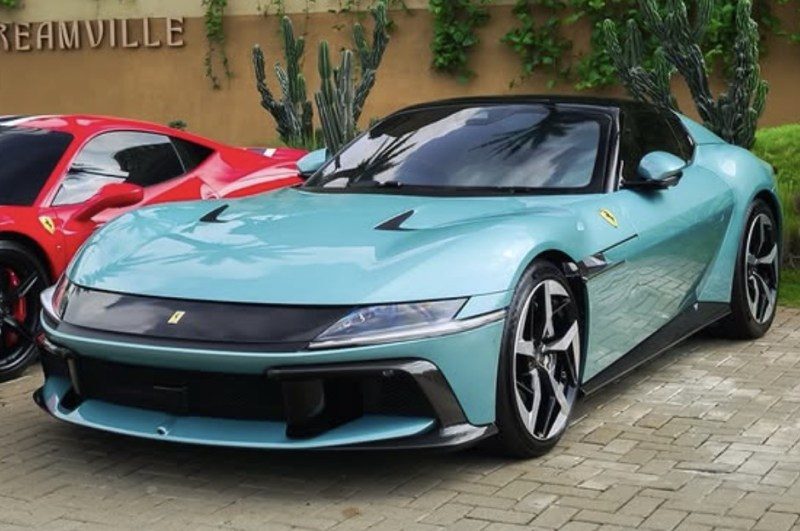 Ferrari in Turchese Molvedo (Ferrari Colors blog)