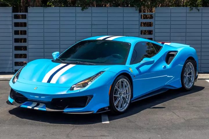 Ferrari in Blu Soltani — 488 Pista (carpaints.co)