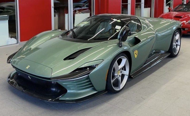 Ferrari in Verde Dora (Ferrari Colors blog)