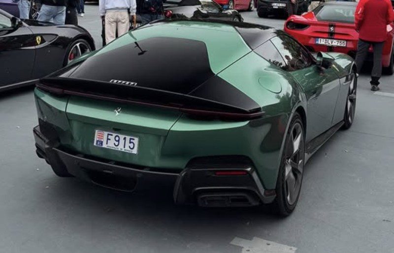 Ferrari in Verde Medio (Ferrari Colors blog)