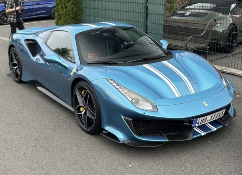 Ferrari in Verde Menthe (Ferrari Colors blog)