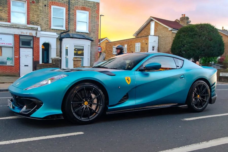 Ferrari in Verde Menthe Opaco — 812 Competizione (ROSSOautomobili)