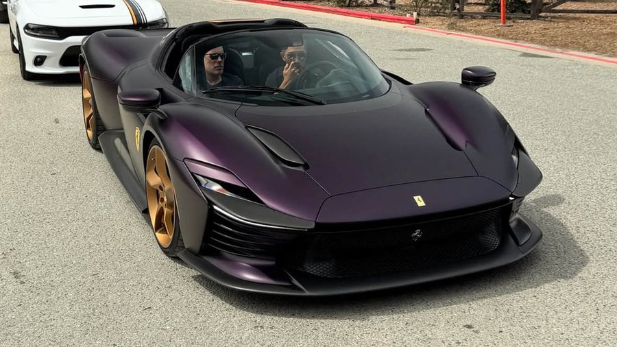 Ferrari in Viola Hong Kong Opaco — Daytona SP3 (ROSSOautomobili)