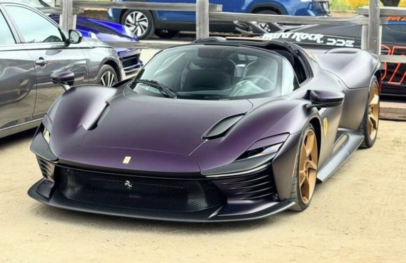 Ferrari in Viola Roman Opaco (Ferrari Colors blog)